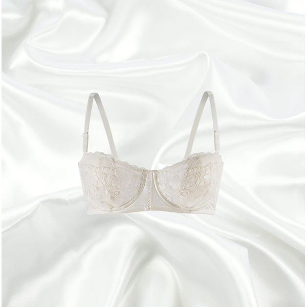 Ivory lace underwired bra with floral embroidery and adjustable straps by Intyra